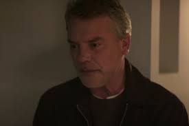 Suma y sigue: ahora Canal 13 saca de la promoción de su teleserie "La torre  de Mabel" a Luis Gnecco