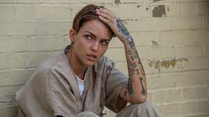 A description of tropes appearing in orange is the new black. Orange Is The New Black Alles Uber Stella Carlin Netzwelt