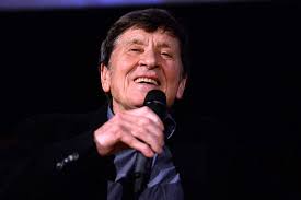 Vito - A 81 anni riempio ancora i palazzetti. Annunciare il ritiro? Farò come Gianni Morandi, qui siamo a casa sua ma Monghidoro è a due passi. "Ogni cosa è partita da