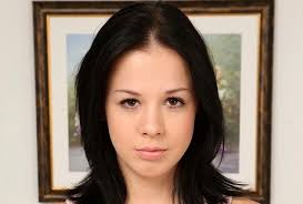 Evelyn Cage's Instagram, Twitter & Facebook