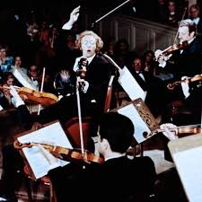 Le grand blond avec une chaussure noire vladimir cosma. Le Grand Blond Avec Une Chaussure Noire Marele Blond Cu O Gheata Neagra 1972 Film Cinemagia Ro