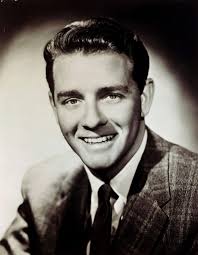 En #LosMagníficosMcCoy, Luke McCoy tiene el mismo nombre que su hermano  menor, el Pequeño Luke. En el primer episodio se explica que sus padres  estaban tan emocionados cuando nació su hijo menor