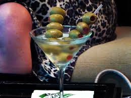Cocktail making demonstration by soho house bartender, raffaele brattoli. How To Expertly Order A Martini