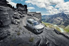 Компания toyota представила новый внедорожник land cruiser 300, который выйдет на рынок в 2021 году. 6c1w Lkrs9g1fm