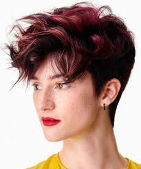 I capelli possono ringiovanire il viso, purché il taglio sia . Quando I Capelli Corti Ringiovaniscono Lorella Flego