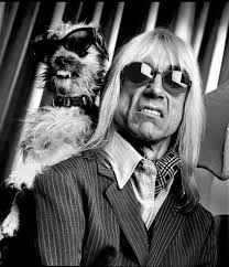 Look dear, there's one of those awful punk rockers!" A rare sighting of  Iggy Pop wearing a shirt in Berlin c. 1977 #IggyPop #musicislife