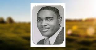 Amanda Oates's Instagram, Twitter & Facebook