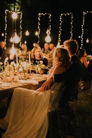 Romantic Evening Photo Ideas At The Wedding Reception Of The Couple