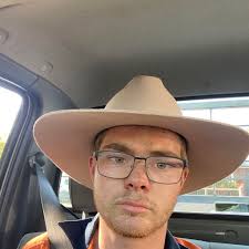 What are recommendations for sharpening chainsaw teeth?