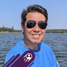 DONT TELL ME THIS PHOTO ISNT ART LOOK AT THAT MOON