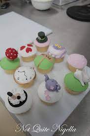 Sep 24, 2013 · heartless is an epic retelling of alice in wonderland, with the focus being on the queen of hearts. Alice In Wonderland Cupcake Cupcake Decorating Tips Planet Cake Decorating Class Review Alice In Wonderland Cupcake Not Quite Nigella