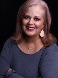 Andrea Salomon's Instagram, Twitter & Facebook