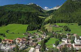 Urige bodenständigkeit und alpiner charme zeichnen die hotels aus. Steinhaus Im Ahrntal Das Tor Zum Klausberg