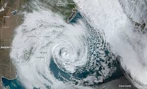 This opens in a new window. Um Ciclone No Sul Fora De Lugar E Fora De Epoca