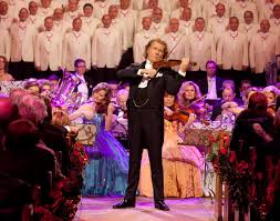 André rieu, né le à maastricht, est un musicien et homme d'affaires néerlandais. A Vandut Toate 7 500 Biletele In 3 Ore Andre Rieu Mai Face Un Concert La Cluj Cu O Zi Mai Devreme Www Actualdecluj Ro