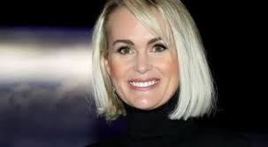 On a perdu notre…" : Arielle Dombasle fait une étonnante révélation sur son  histoire d'amour avec Bernard Henri-Lévy