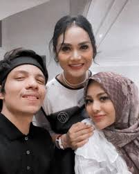 Aktor pemain film, sinetron, hingga ftv. Anang Dan Ashanty Di Turki Aurel Rayakan Lebarang Bareng Krisdayanti