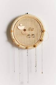 Support Pour Bijoux Mural En Rotin En 2020 Stockage De Bijoux Tentures Murales En Macrame Porte Bijoux Mural