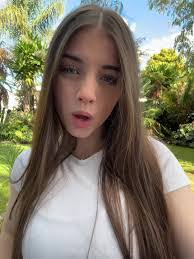 Jessica Melson's Instagram, Twitter & Facebook