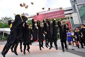 Saya adalah anak pertama dari sebuah keluarga yang serba berkecukupan walaupun tidak kaya raya. 11 Biasiswa Pengajian Luar Negara Yang Pelajar Malaysia Perlu Tahu