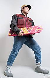L'avenir qu'il s'était tracé n'est pas si rose, et son rejeton est tombé sous la coupe du voyou griff tannen, qui veut régner sur la ville. Marty Mcfly Wikipedia