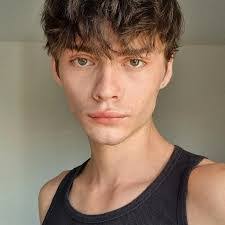 Daniel Dies's Instagram, Twitter & Facebook