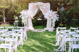 Die planung der hochzeitsfeier umfasst unendlich viele details, wie hochzeitstermin, trauung, lokalität, menü, gästeliste, übernachtungsmöglichkeiten. Hochzeit Im Eigenen Garten Auf Diese 5 Dinge Solltest Du Achten Elle