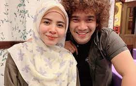 Menerusi berita harian, selepas 8 tahun berkenalan, pasangan pelakon ardell aryana dan nadzmi adhwa selamat diijabkabulkan pada 5.31 petang hari ini. Ardell Aryana Nadzmi Adhwa Dedah Wajah Nama Anak