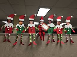 34 Easy Diy Office Christmas Decoration Ideas You Should Try Office Christmas Decorations Christmas Classroom Work Christmas Party