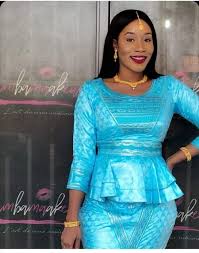 Voir plus d'idées sur le thème tenue a lire aussi : Pin By Ornella On Mali Bazin African Fashion African Clothing Styles African Clothing