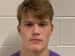 Benton's Davis Sellers wins Fans' preseason Player of the Year poll