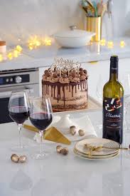 Layer Cake Chocolat Buttercream Meringue Suisse Chocolat Tout Chocolat Gateau A Etage Cake Chocolat