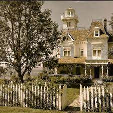 An Enchanting Vintage Home By The Sea Practical Magic House Magic House Victorian Homes