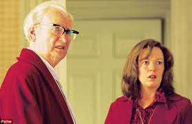 Jurassic park (novel and film) portrayed by: The Crown S Olivia Colman Is No Stranger To Tv Primetimer