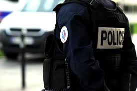 Vos déplacements et vos déménagements sont simplifiés avec carrefour location. Seine Et Marne Un Mort Et Un Blesse Lors D Une Attaque Au Couteau Dans Un Centre Commercial