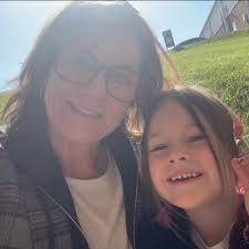 Why did Lowe's not install the dishwasher after delivery in Lititz, PA?