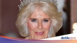 Ratu Camilla Pakai Mahkota Favorit Ratu Elizabeth, Penampilannya Dikritik