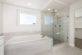 Resort Worthy Master Bathrooms Fit For A King And Queen Luxury Bathroom Upscale Bea Modern Bathroom Remodel Bathroom Design Layout Bathroom Remodel Master