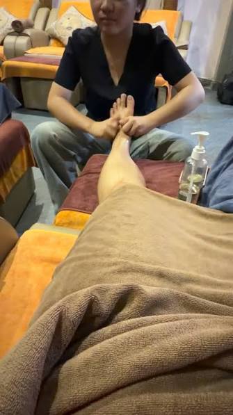 In Vietnam, you hear this on every street corner: ‘Massage, massage!’  😂💆‍♀️💆‍♂️, #fyp #vietnam #grandworldphúquốc #massge