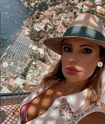 Facebook gives people the power to share and makes the world more open and connected. Positano Notizie Il Codice Della Bellezza Di Annalisa Spetrini Innamorata Di Positano Foto