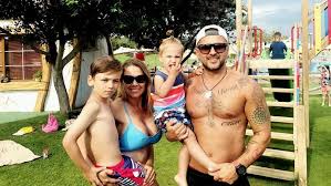 One of the country's most famous lovers, dundika and majka, will come together in this exclusive location for the weekend. Dundika Negy Gyereket Terveztunk 24 Hu