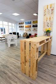 Table Haute Avec Des Palettes Bar En Bois De Palettes Salon En Palettes Projets En Bois De Palette