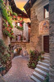 Idee per gite fuori porta e week end tra piccole viuzze, chiese, musei e balconi fioriti #viaggi #travelblog #italia #italy #visititaly #borghi. Bondone Borghi Piu Belli D Italia Bondone Is A Small Town Located In Trentino On The Border With The Nea Beautiful Places Beautiful Landscapes Italy Villages