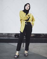 Jenahara untuk busana ready to wear, jenahara nasution untuk busana yang ekslusif dan limited edition, serta jenahara by ida royani yang merupakan kolaborasinya dengan sang ibu. Inspirasi Gaya Smart Casual Jenahara Untuk Busana Kerja Hijab Dream Co Id
