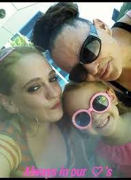 Shannon Ogle's Instagram, Twitter & Facebook