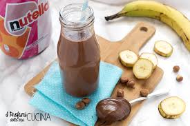 Semplicissimo da preparare, denso e cremoso prevede solo l'aggiunta di latte e ghiaccio, insaporito da un pizzico di cannella. Milkshake Alla Nutella E Banana I Profumi Della Mia Cucina