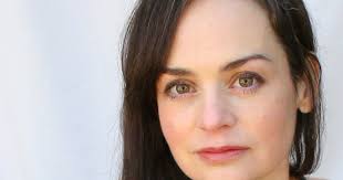 CAROLINELEAVITTVILLE: The sublime Julianna Baggott talks about Fuse,  trilogies, dreaming about storyworld and so much more