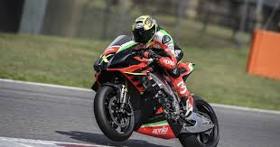 Aprilia S Ultra Exclusive Rsv4 X Features A Weird No Neutral Gearbox Aprilia Racing Bikes Racing Events