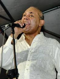 Joe dice que se muere en una tarima”