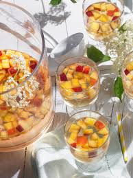 Holunderbluten Nektarinen Bowle Rezept Bowle Rezept Lebensmittel Essen Trinkschokolade Am Stiel Rezept